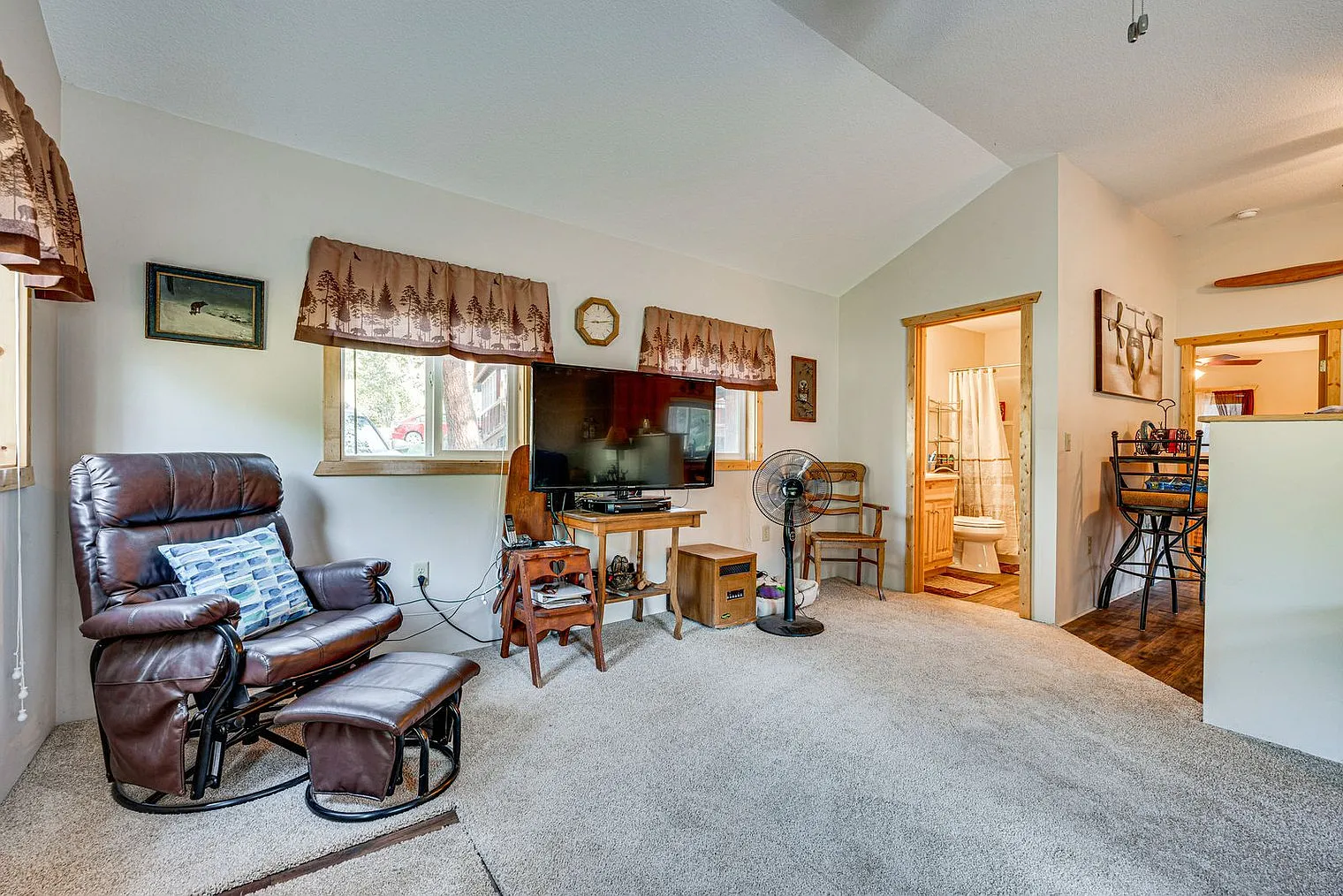 2 bed, 1.0 bath, 796 sqft, $2,559 — Photo 2