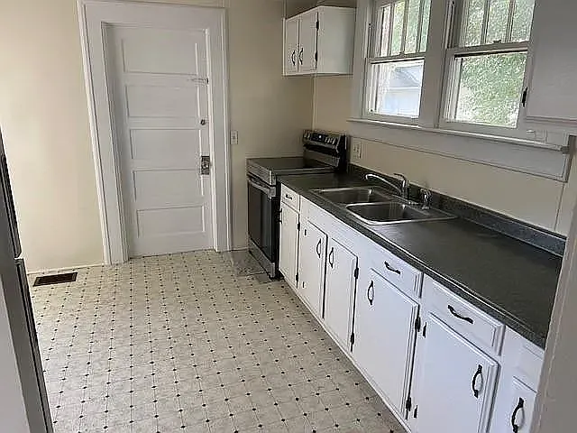 110 Agnes St — Photo 5