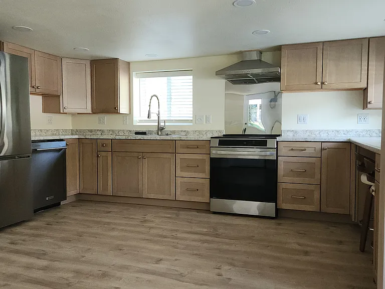 5933 Shasta Ave #B — Photo 8