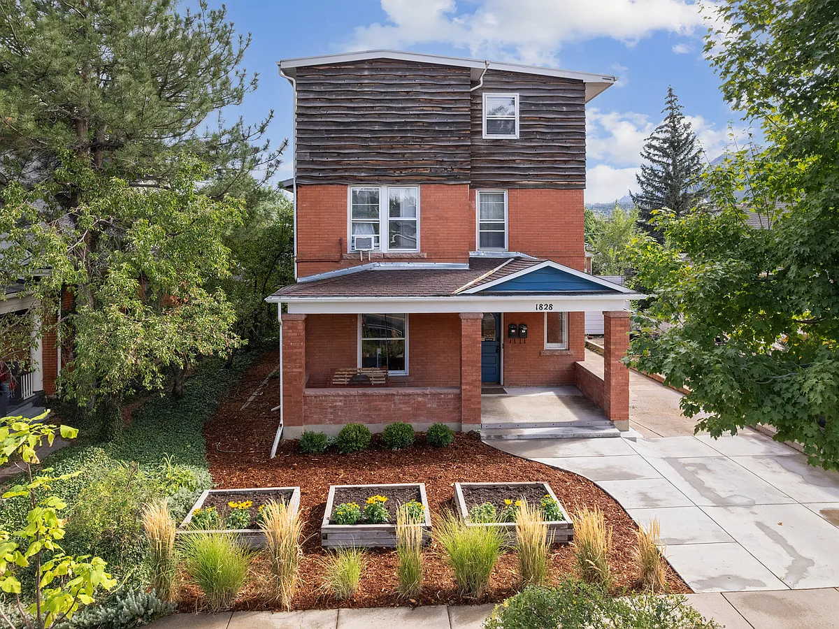 Building Photo - 1828 Pine St #3