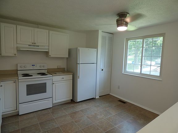 3rd image of 210 Spring St