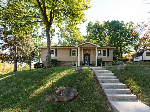 570 Hilltop Dr, Staunton, VA 24401