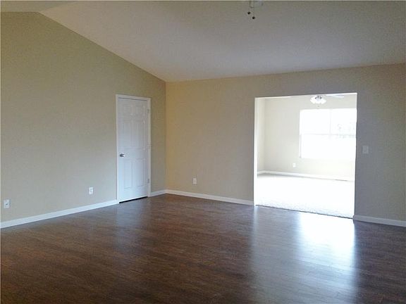 5th image of 3011 Willowbrook Dr