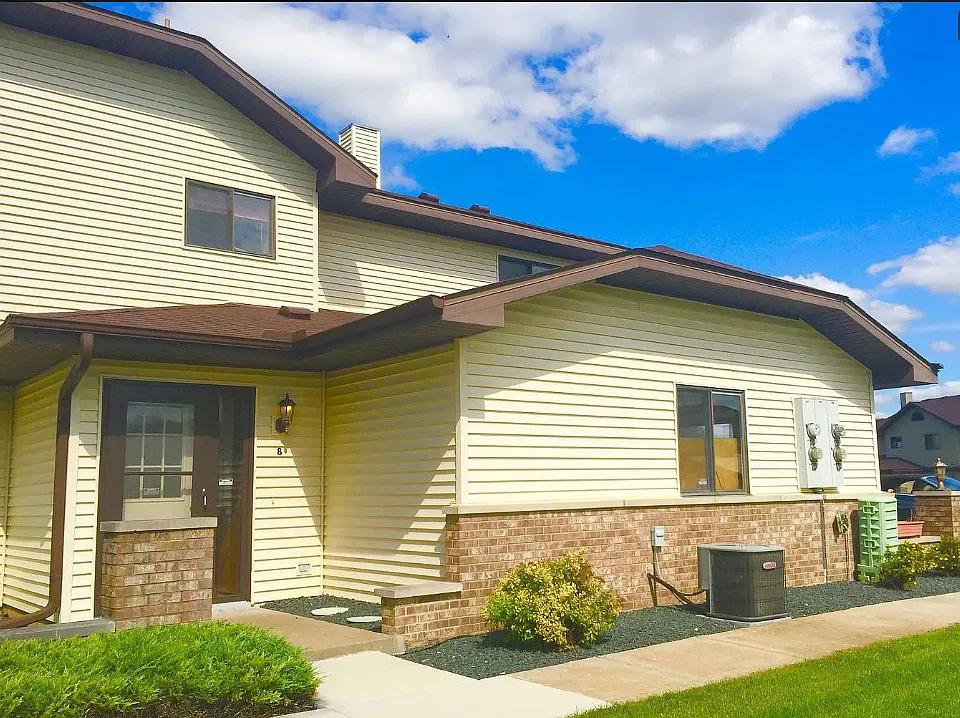 5505 Orleans Lane North - 8 — Photo 3