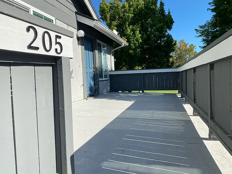 18252 Parkview Ln #205 — Photo 3