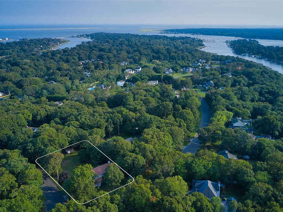 1st image of 10 Hampton Dr
