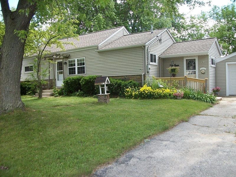 1st image of 1263 E Green Lake Dr