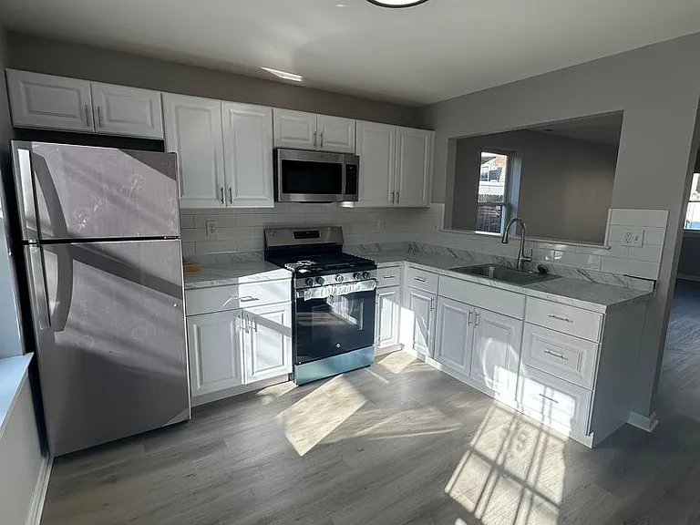 2242 Latona St — Photo 6