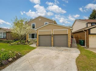 15 Deerwood Cres, Kitchener, ON N2N 1R4