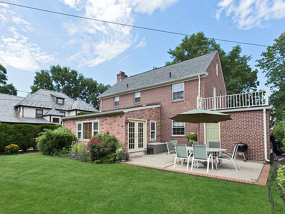 5th image of 70 Stratford Ave