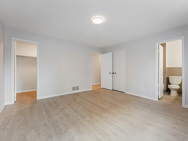 207 Davisville Ave — Photo 22