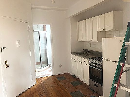 3rd image of 153 Avenue C APT 3rs