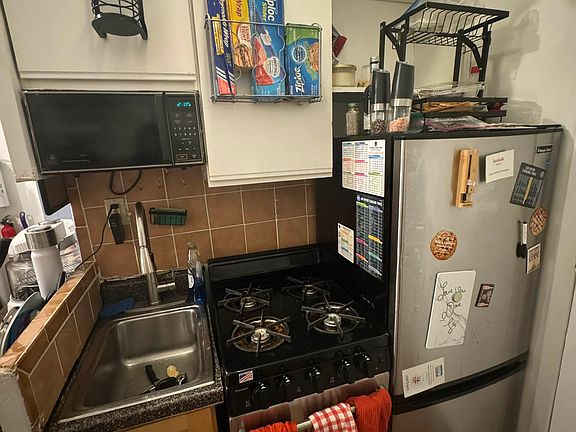 4th image of 515 W 46th St APT 2A
