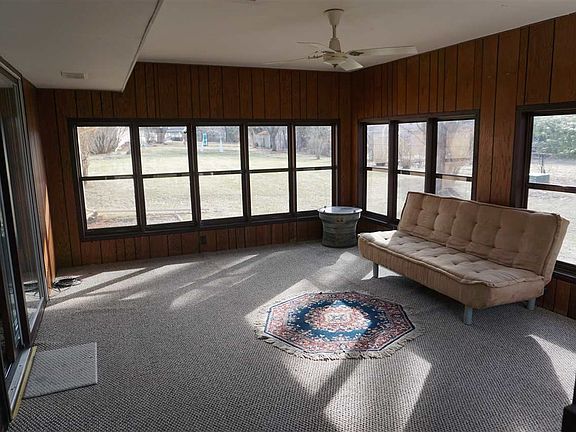3rd image of 1940 Honeysuckle Dr