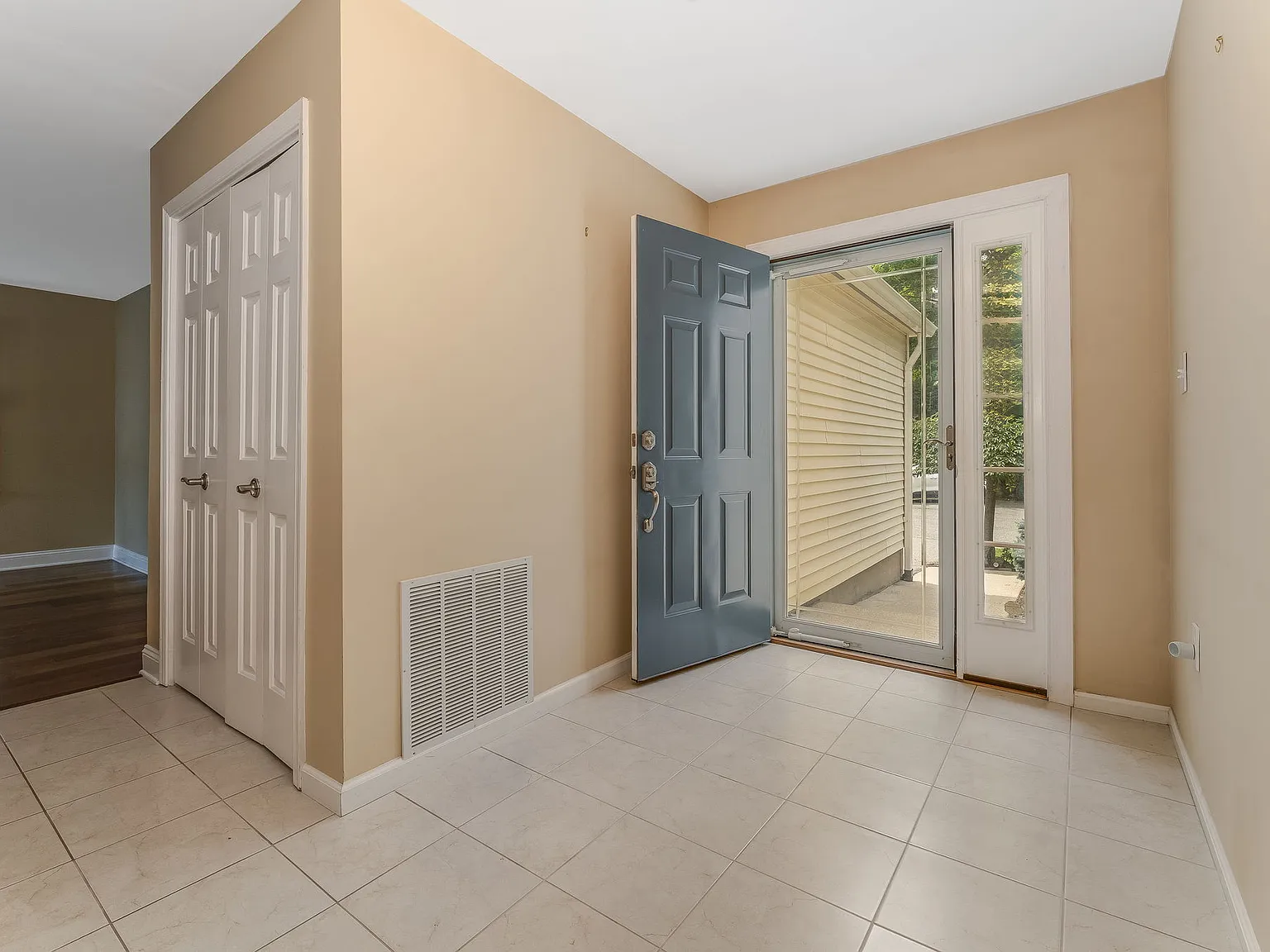 3 bed, 3.5 bath, $3,500 — Photo 2