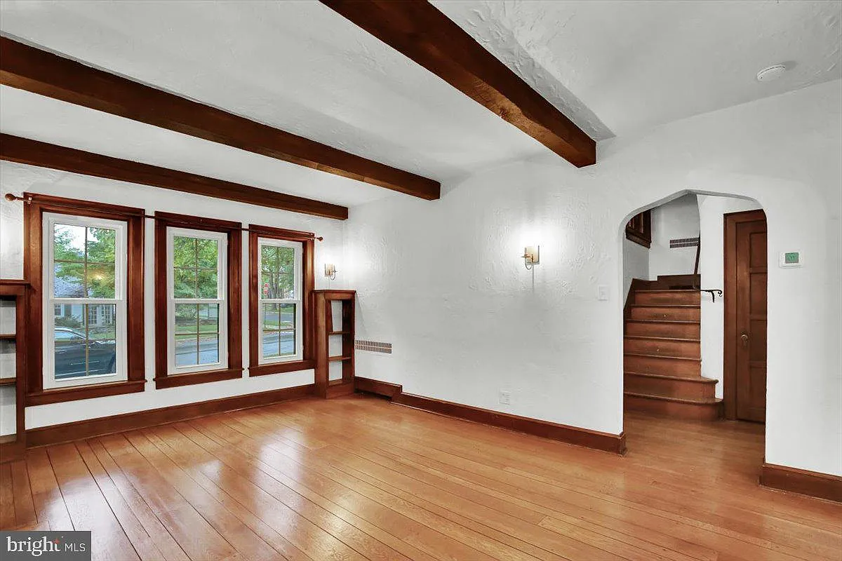 3 bed, 2.0 bath, 1827 sqft, $2,600 — Photo 3