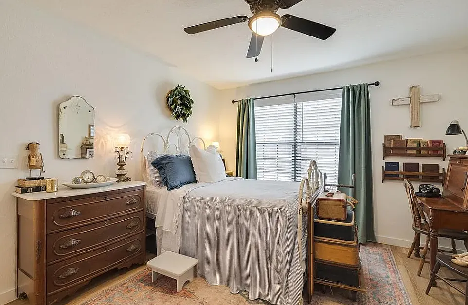 9 bed, 9960 sqft, $1,000 — Photo 3