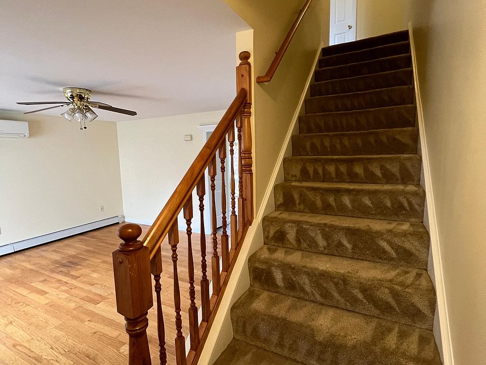 carpeted stairs to bed rooms