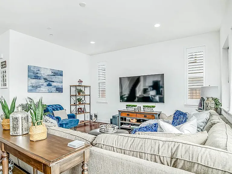 4022 Chalk Hill Way — Photo 5
