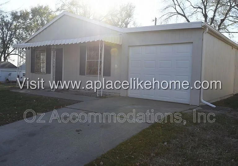 3310 Iroquois Ln — Photo 5