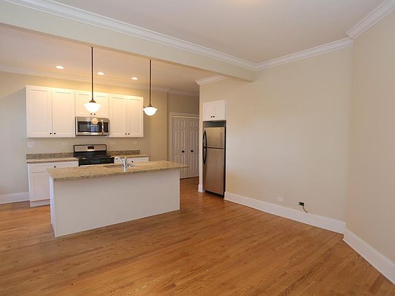 3rd image of 5135 S Ingleside Ave