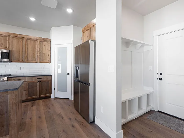 656 Jeanine Dr — Photo 19