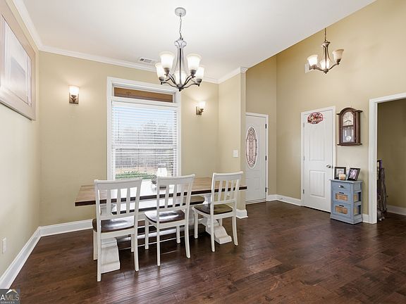 4th image of 130 Maple Drive