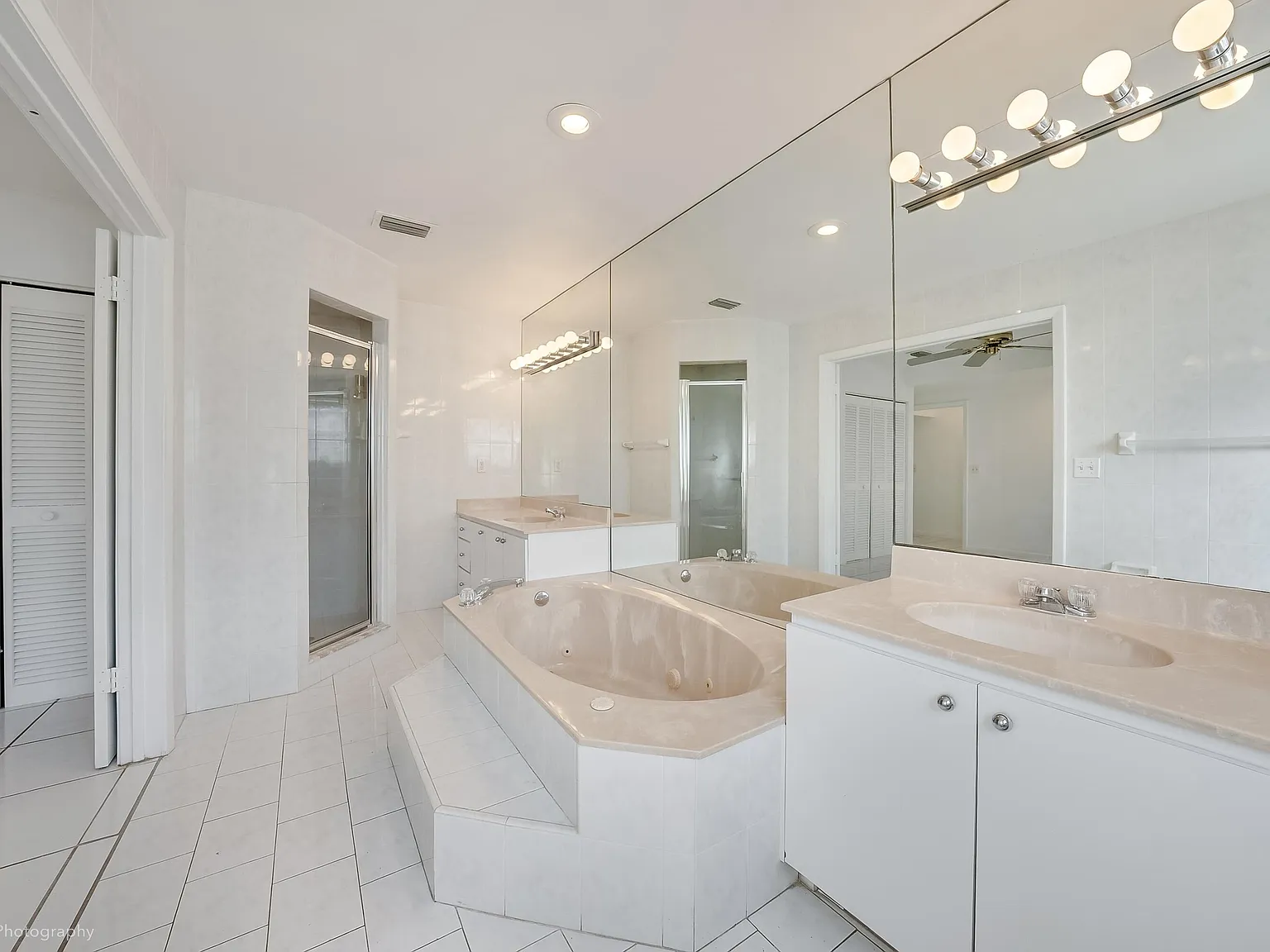 2 bed, 2.0 bath, 3280 sqft, $3,000 — Photo 4