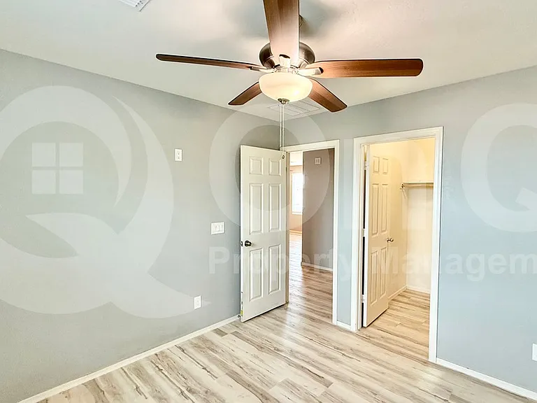 10204 W Lawrence Ln — Photo 20