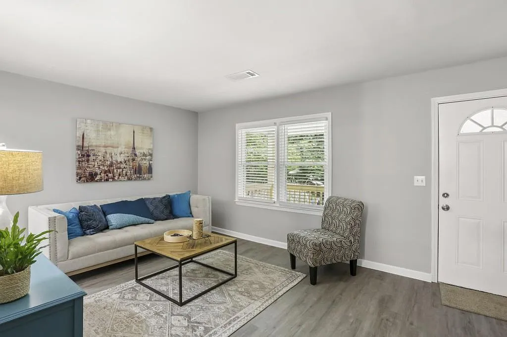 2 bed, 1.0 bath, 900 sqft, $1,500 — Photo 2
