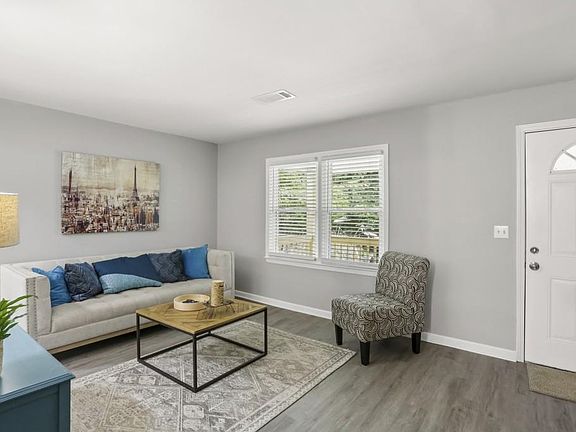 2nd image of 2889 White Oak Dr