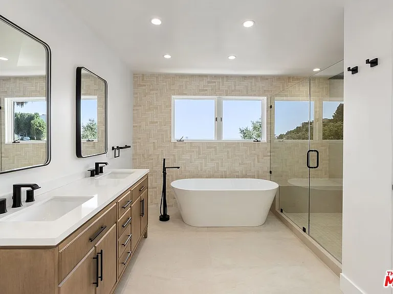 1404 Devlin Dr — Photo 28