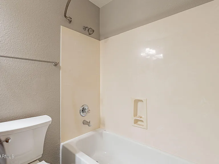 491 E Devon Dr — Photo 26