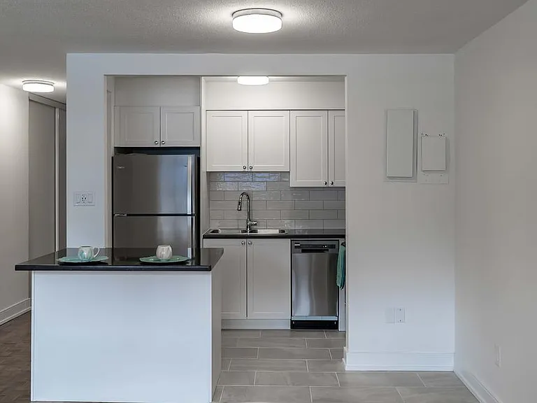 490 Nelson Ave #204 — Photo 3