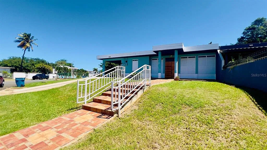 3 bed, 2.0 bath, 2300 sqft, $2,400 — Photo 2