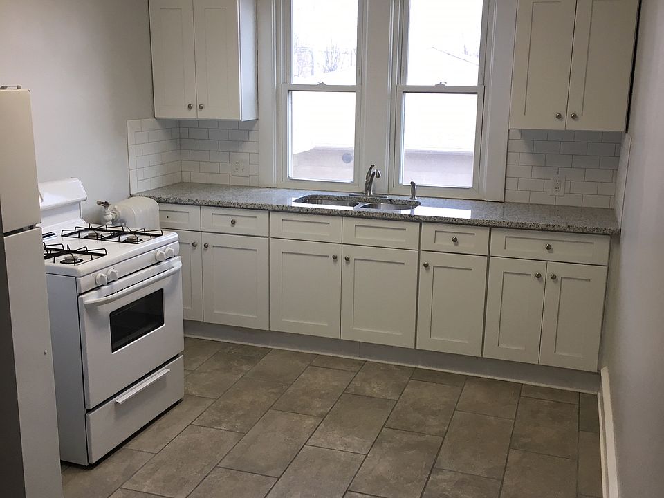 1st image of 782 Wyoming Ave APT 1