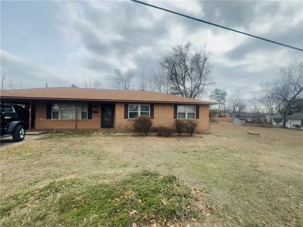 915 NW 10th St, Bentonville, AR 72712