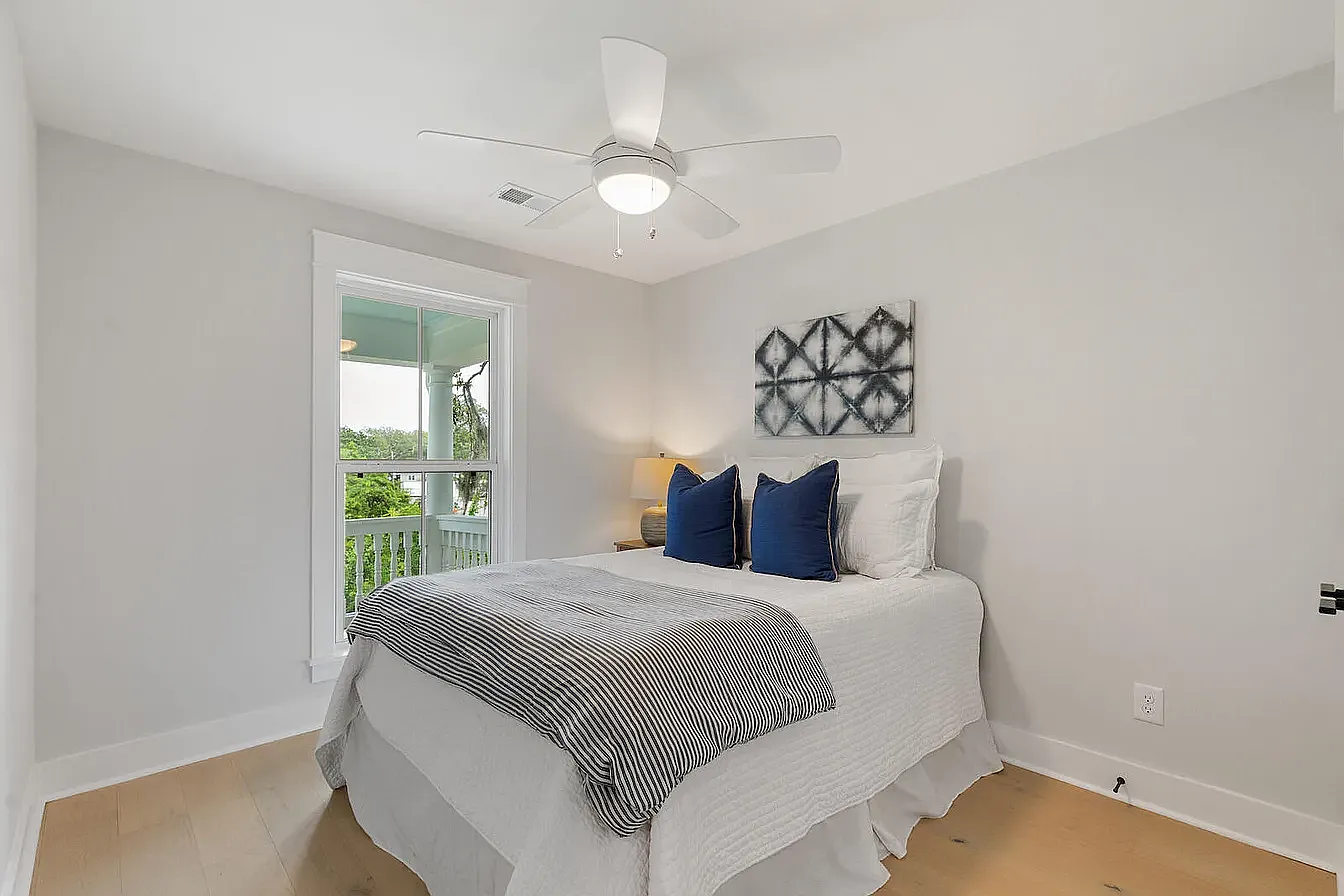 3 bed, 2.5 bath, 1576 sqft, $4,950 — Photo 4