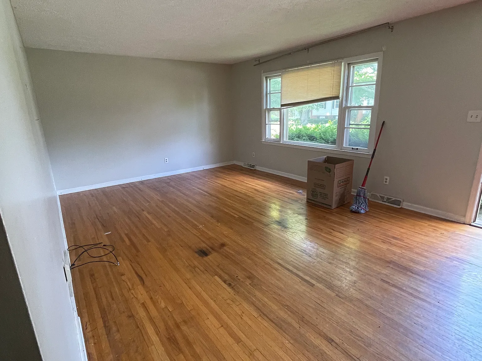 5 bed, 2132 sqft, $2,500 — Photo 4