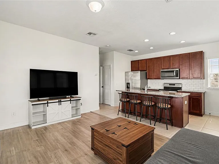 8274 Nemours Pkwy — Photo 5