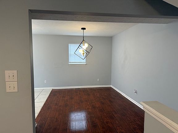 4th image of 3652 Walden Dr #3652