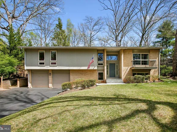 1440 Aldenham Ln, Reston, VA 20190