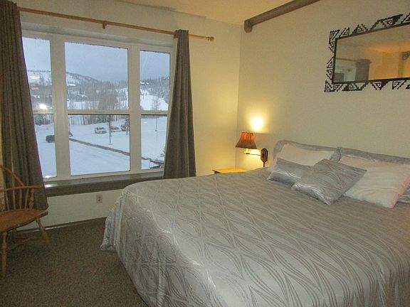 King Bed. Beautiful view