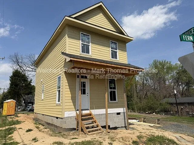 3 bed, 2.5 bath, 1200 sqft, $2,400 — Photo 4