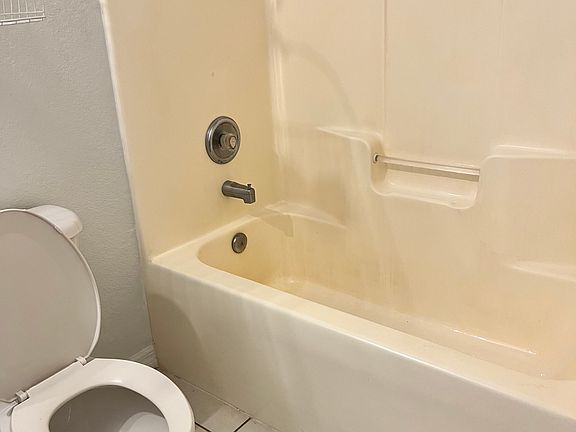 4th image of 4905 Golfview Blvd #4905