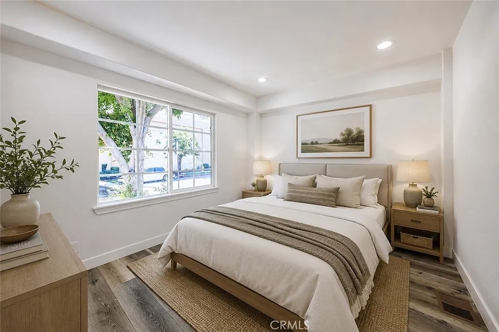 2 bed, 1.5 bath, 800 sqft, $2,995 — Photo 3