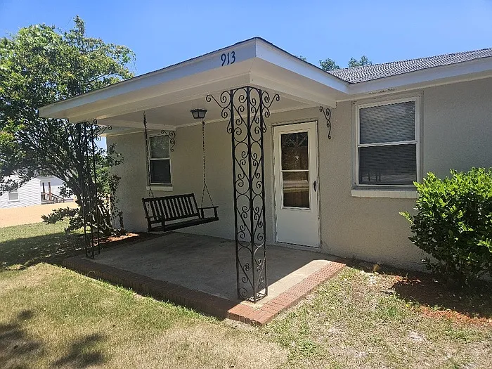 913 Old Edgefield Rd