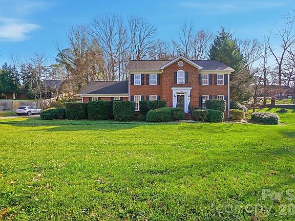 3rd image of 1308 Dumbarton Rd