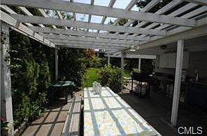 5th image of 306 Grovers Ave