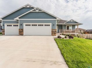 8301 E Willow Wood St, Sioux Falls, SD 57110